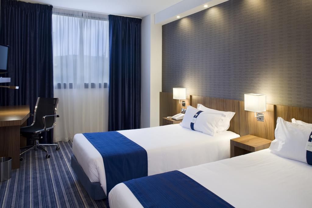 Holiday Inn Express Vitoria By Ihg Exterior foto