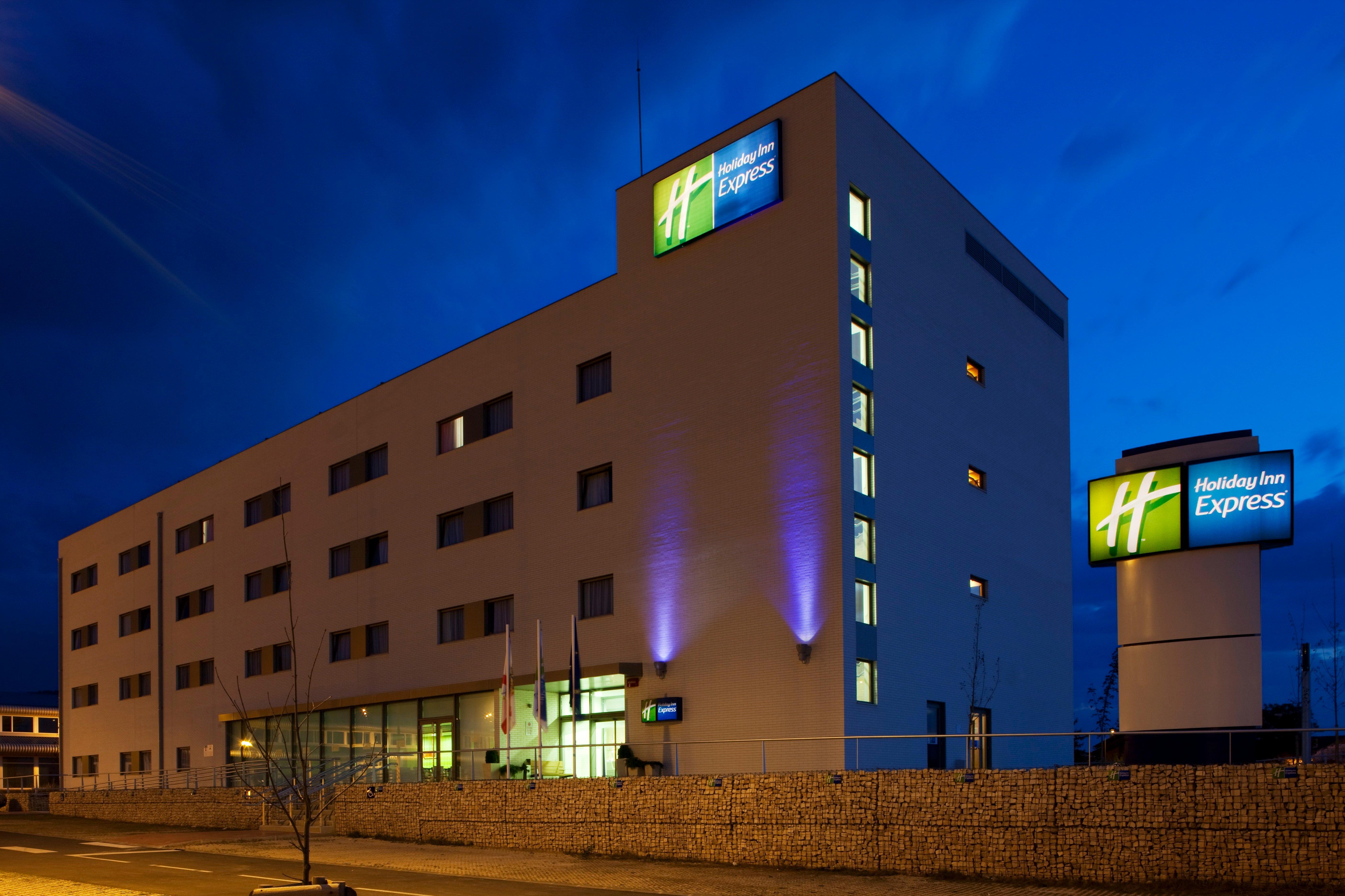 Holiday Inn Express Vitoria By Ihg Exterior foto