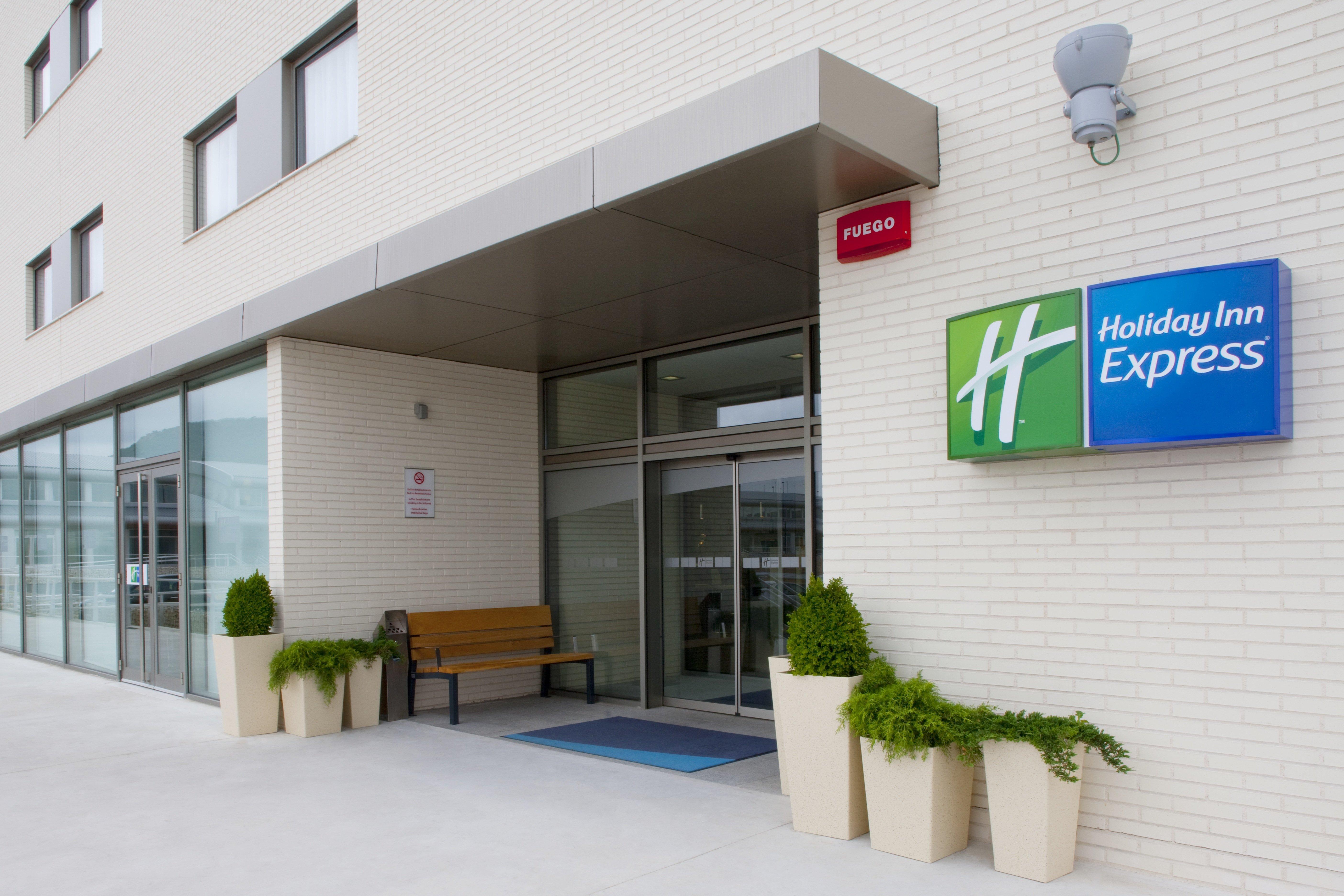 Holiday Inn Express Vitoria By Ihg Exterior foto
