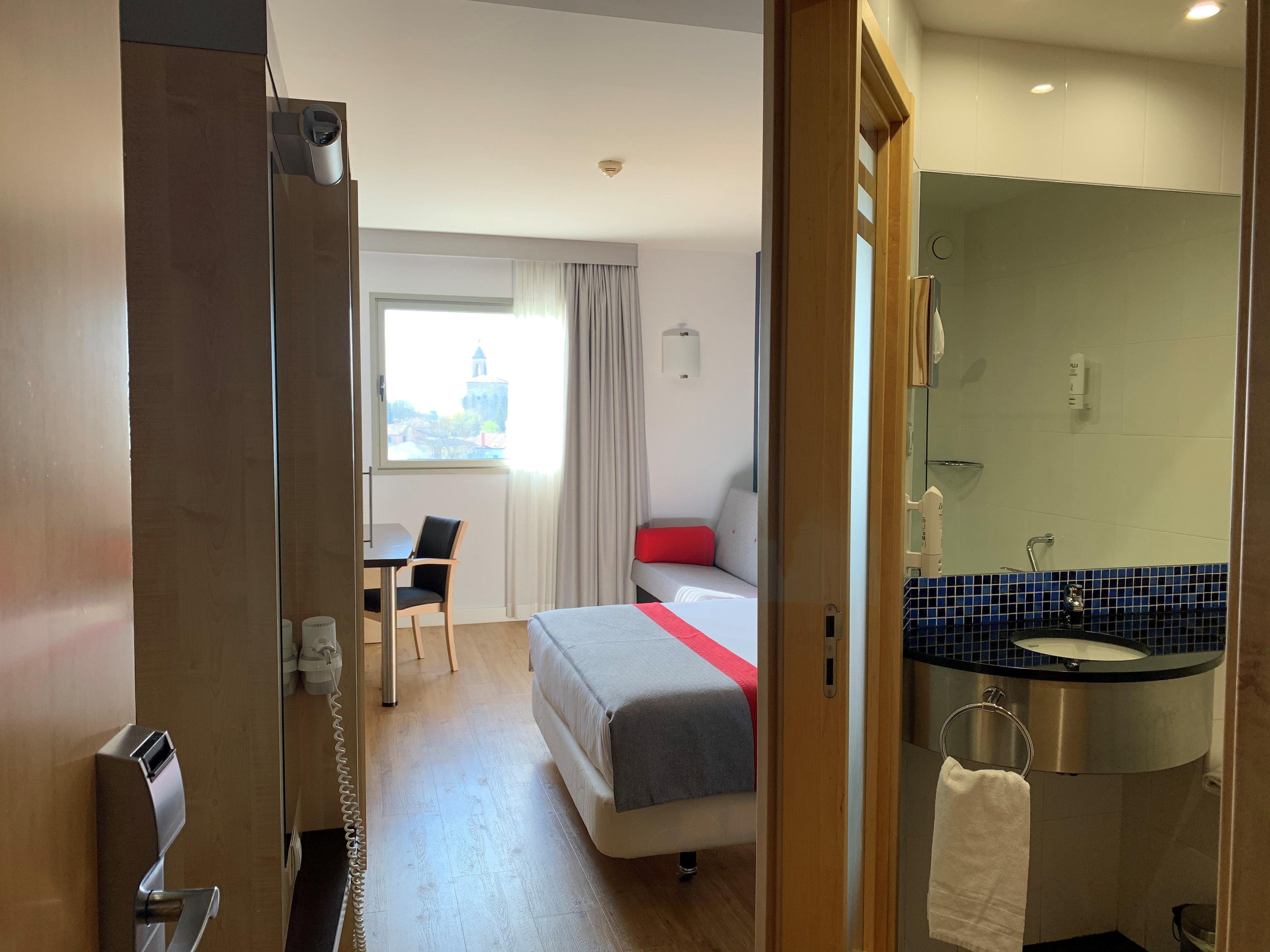 Holiday Inn Express Vitoria By Ihg Exterior foto