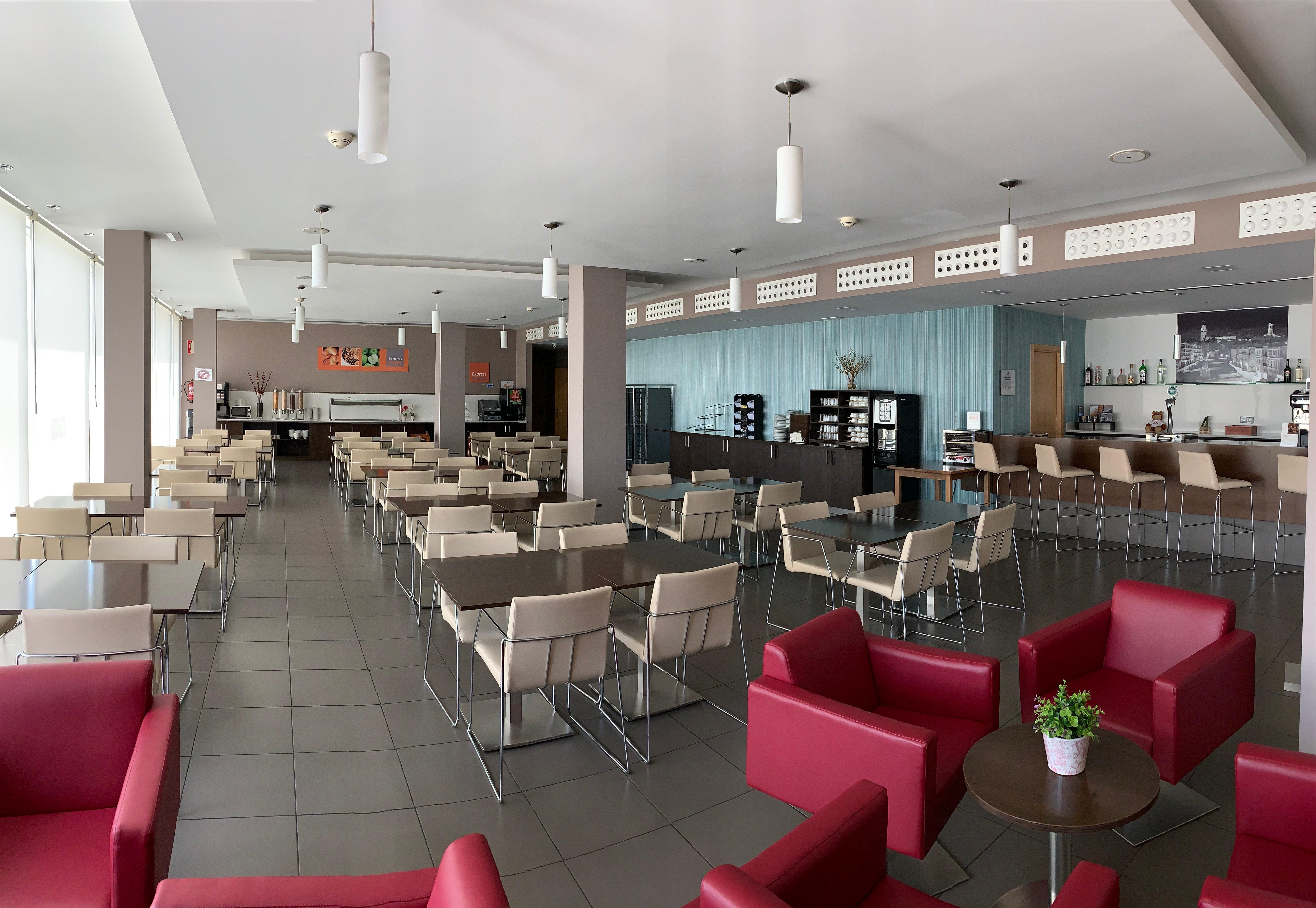 Holiday Inn Express Vitoria By Ihg Exterior foto