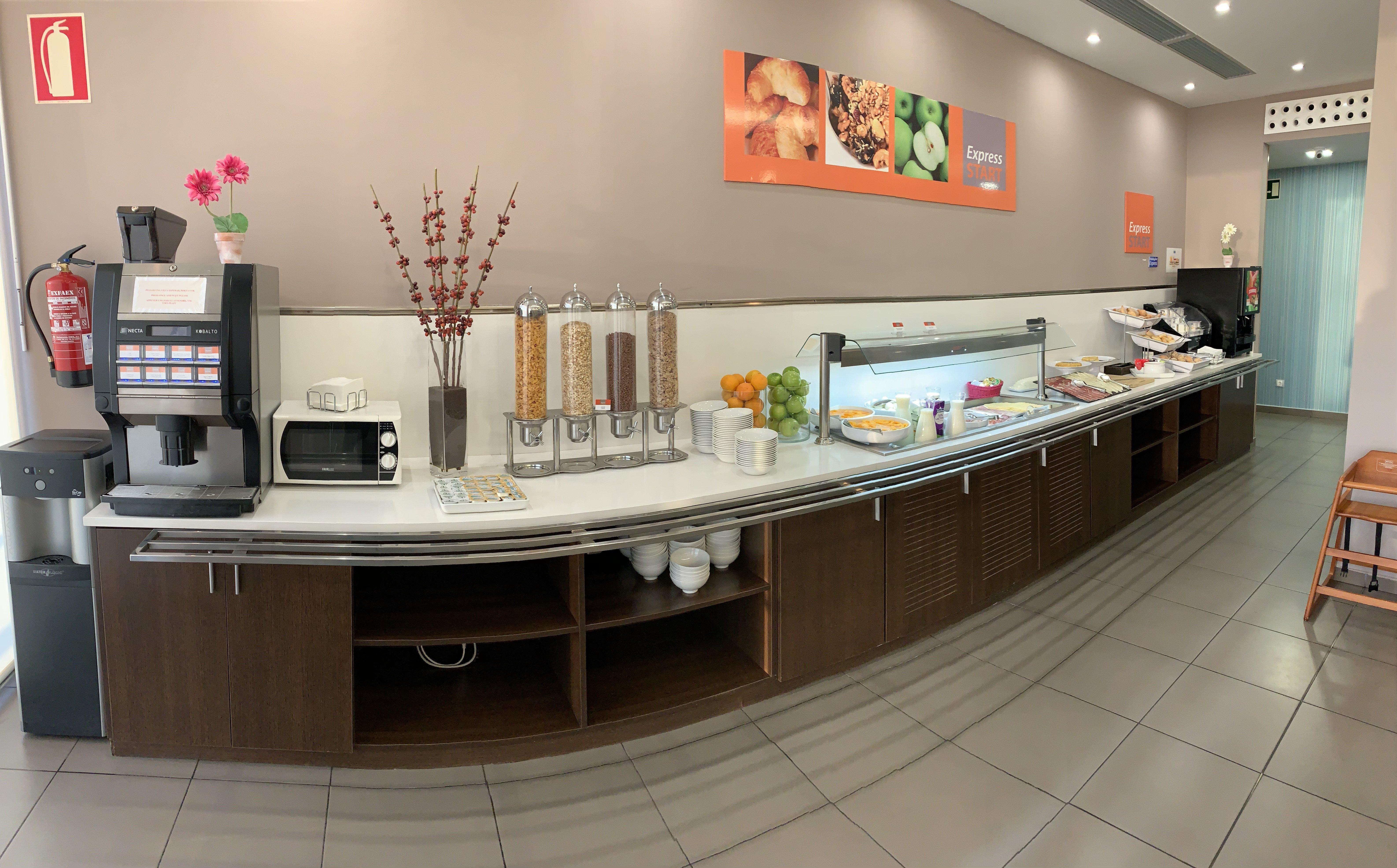 Holiday Inn Express Vitoria By Ihg Exterior foto