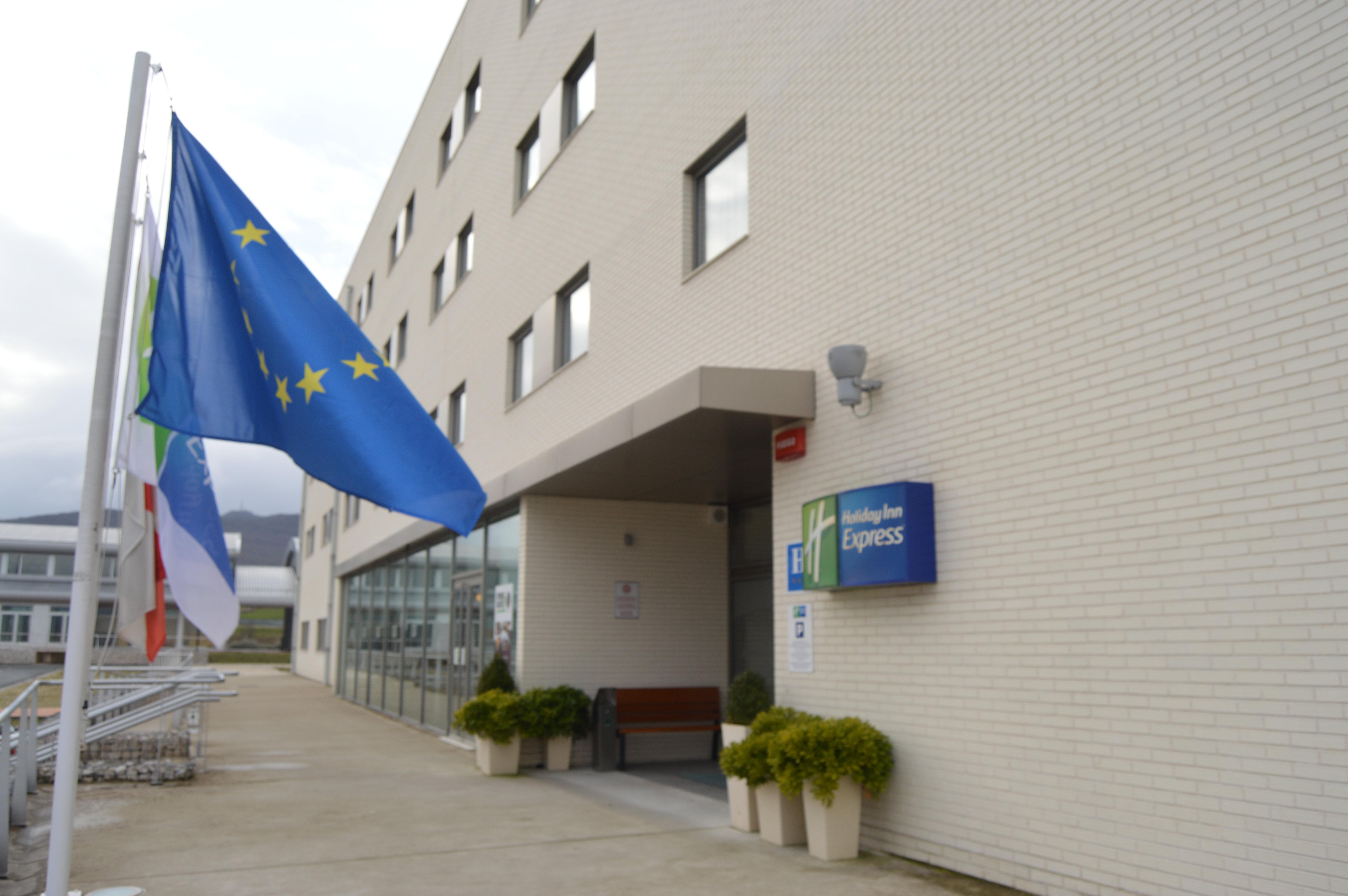 Holiday Inn Express Vitoria By Ihg Exterior foto