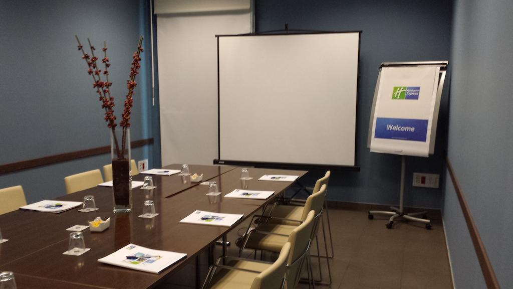 Holiday Inn Express Vitoria By Ihg Exterior foto