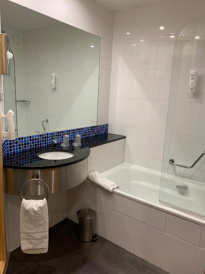 Holiday Inn Express Vitoria By Ihg Exterior foto