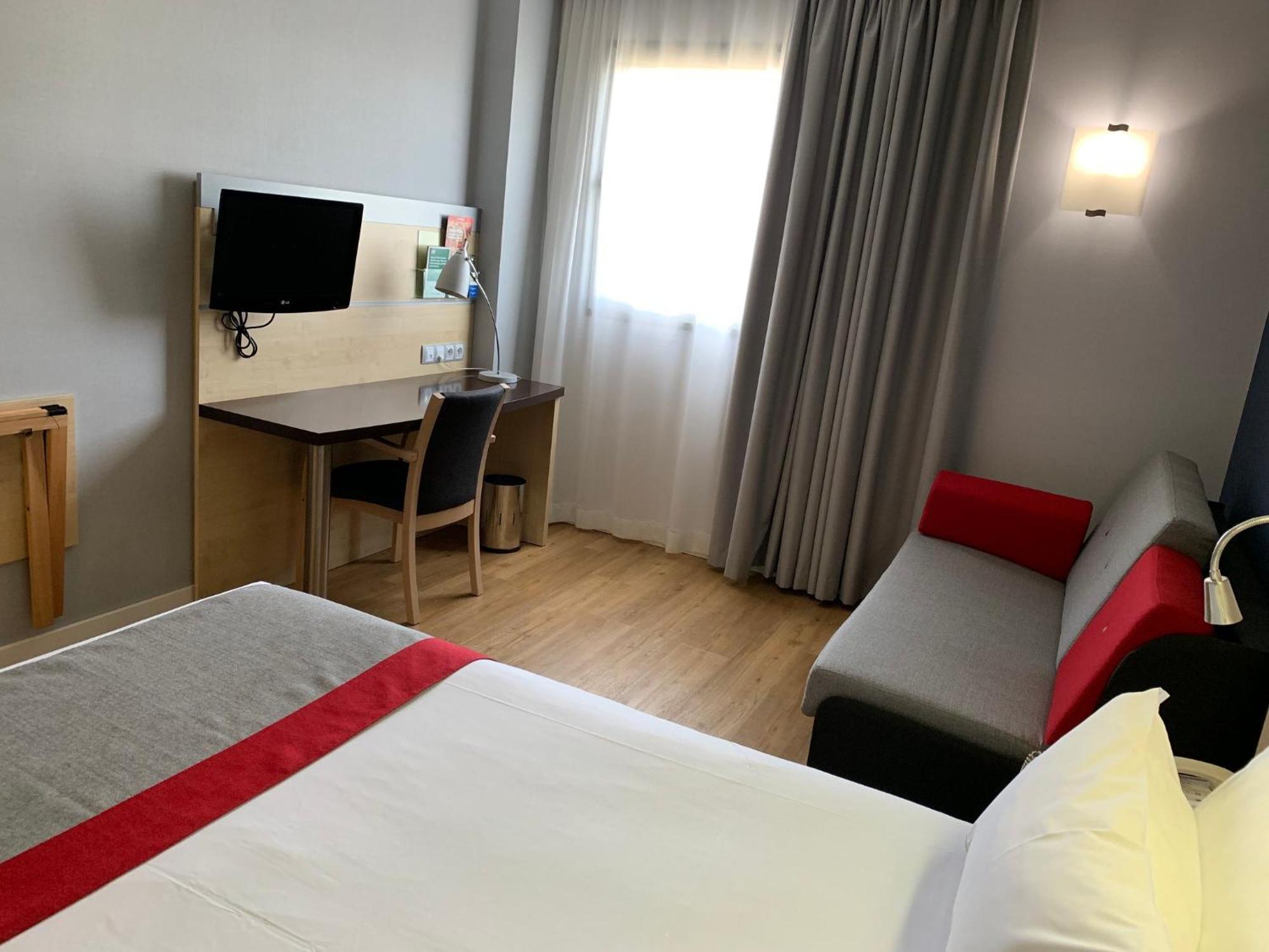 Holiday Inn Express Vitoria By Ihg Exterior foto