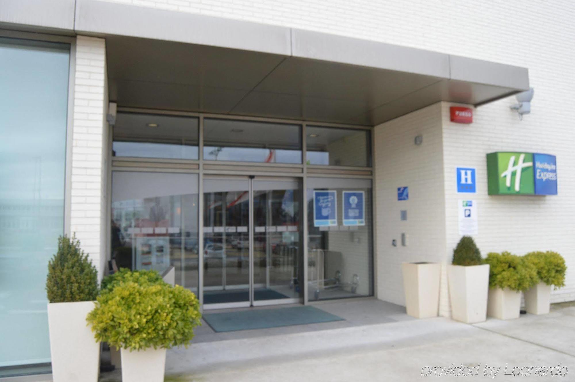 Holiday Inn Express Vitoria By Ihg Exterior foto