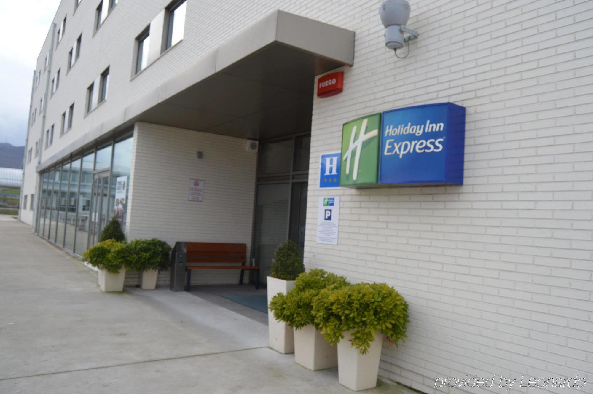 Holiday Inn Express Vitoria By Ihg Exterior foto