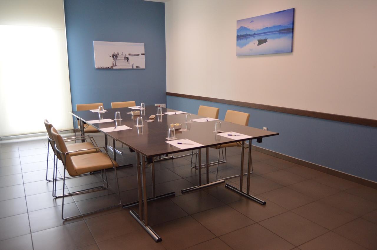 Holiday Inn Express Vitoria By Ihg Exterior foto