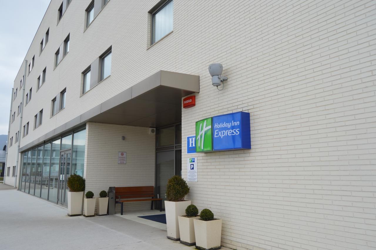 Holiday Inn Express Vitoria By Ihg Exterior foto