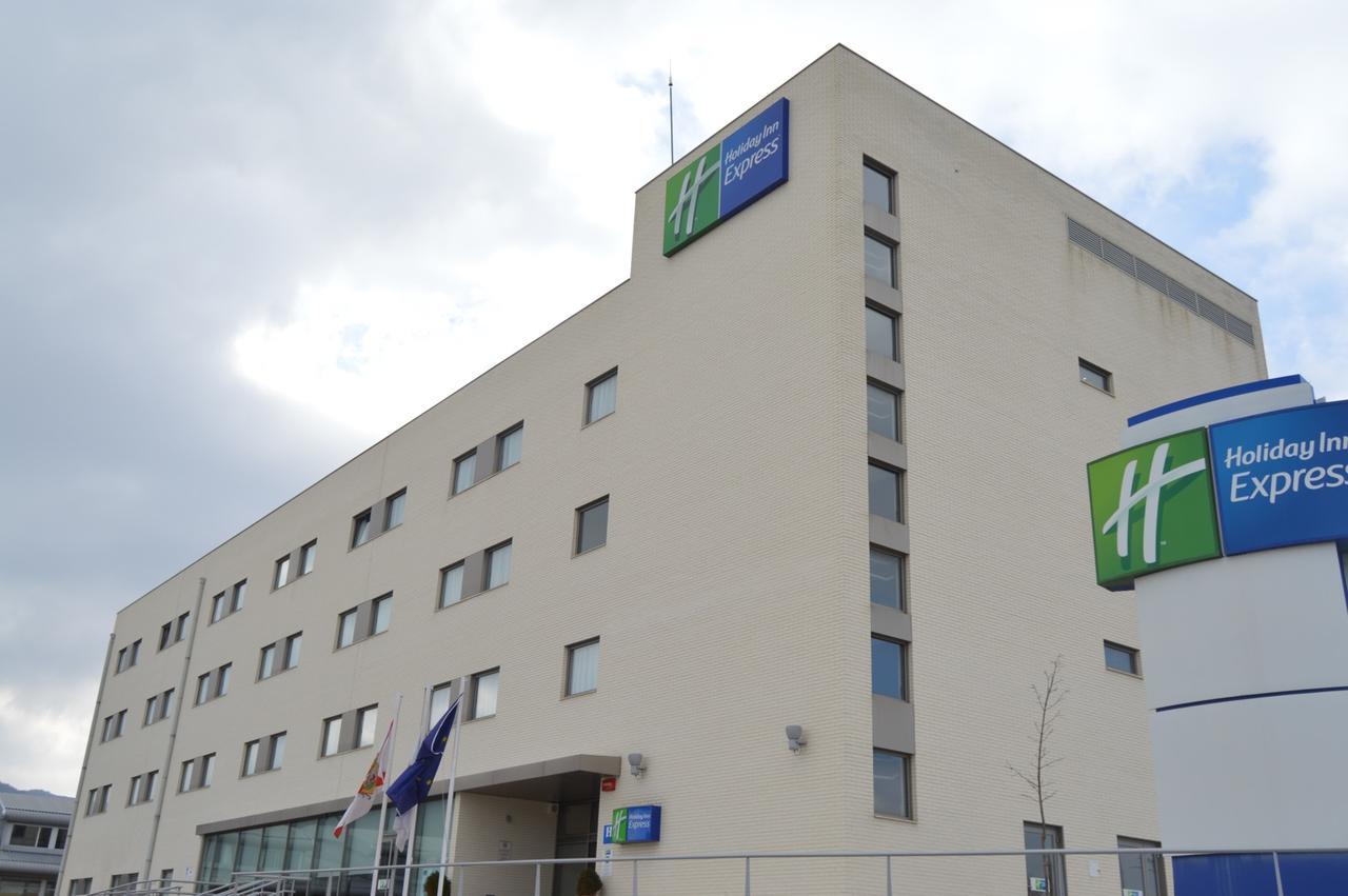 Holiday Inn Express Vitoria By Ihg Exterior foto