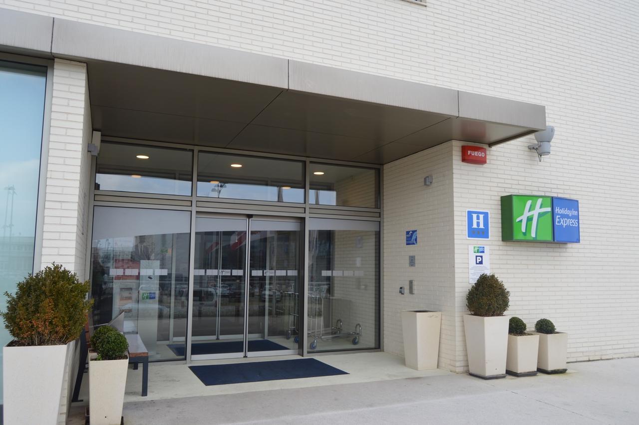 Holiday Inn Express Vitoria By Ihg Exterior foto