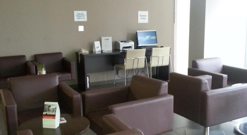 Holiday Inn Express Vitoria By Ihg Exterior foto