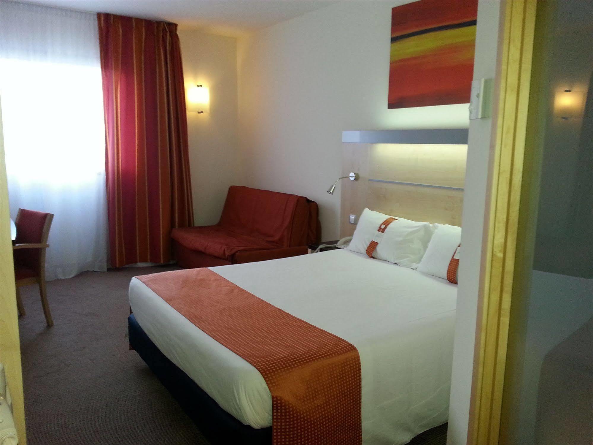Holiday Inn Express Vitoria By Ihg Exterior foto