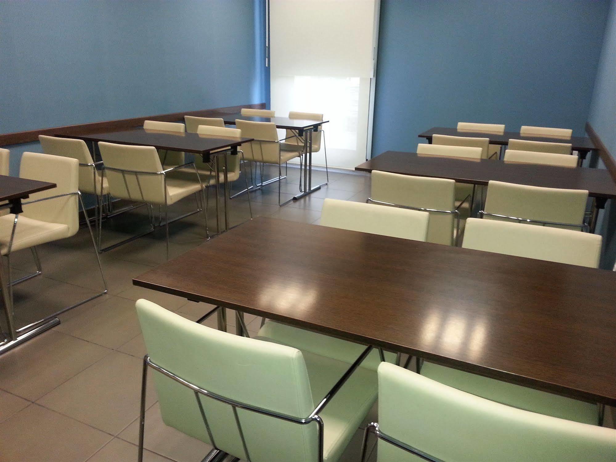 Holiday Inn Express Vitoria By Ihg Exterior foto