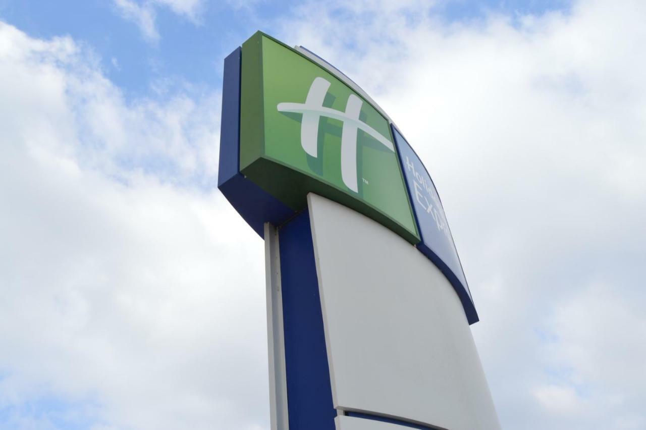 Holiday Inn Express Vitoria By Ihg Exterior foto