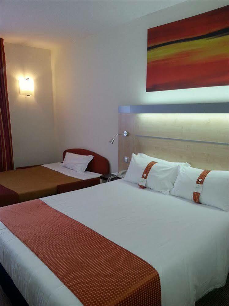 Holiday Inn Express Vitoria By Ihg Exterior foto